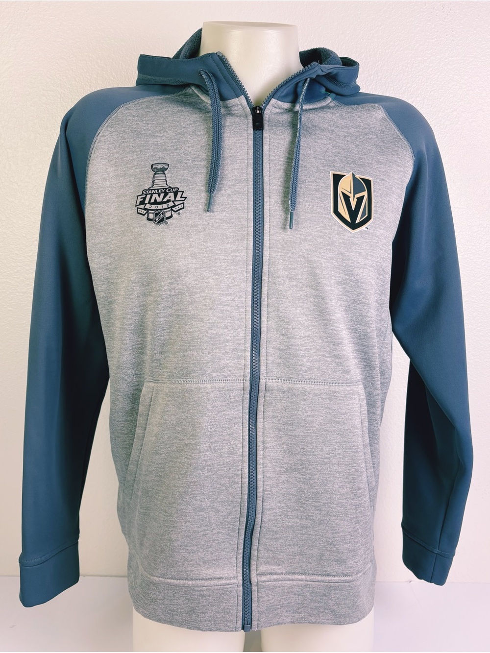 Adidas Team Issue VGK Golden Knights 2018
Stanley Cup Final Hoodie Men L